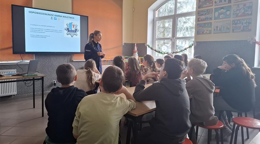 Spotkanie klas 3-8 z profilaktykiem